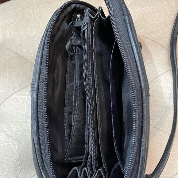 Crossbody run around bag. - Picture 2 of 3